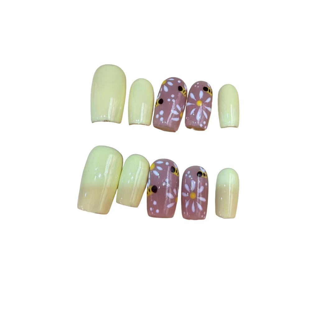 Daisy Bee Acrylic Square  Press On Nail - MaYonail Store
